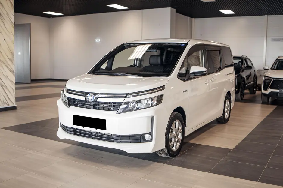 Toyota Voxy, 2015 г.