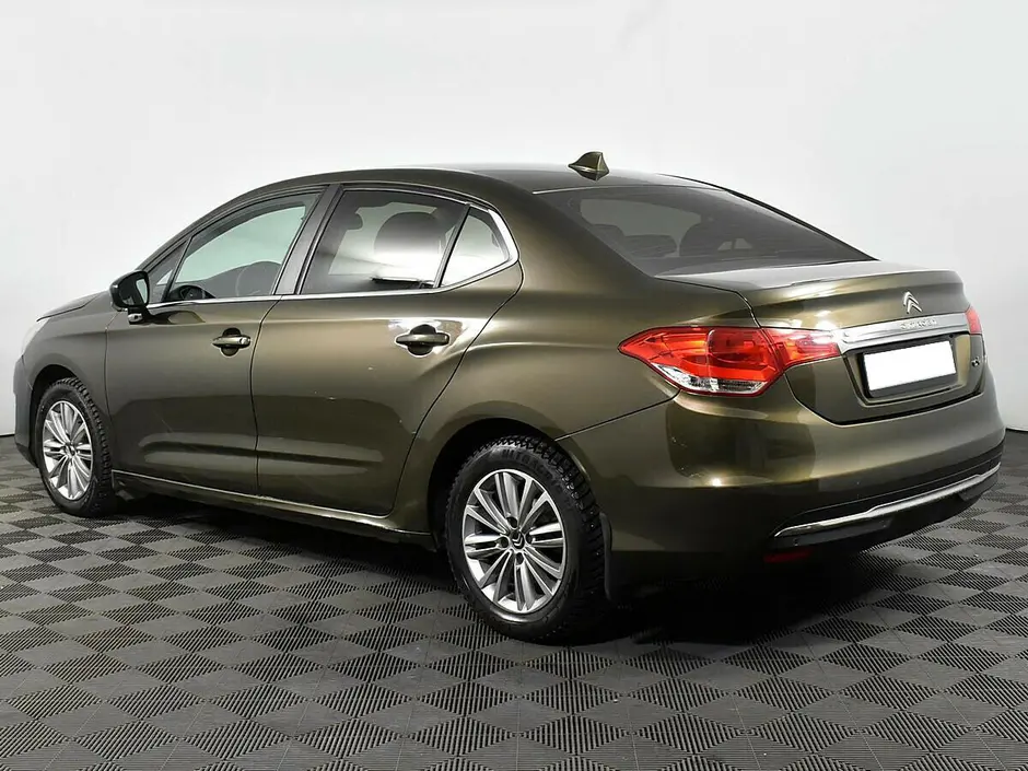 «Авто на Неве»