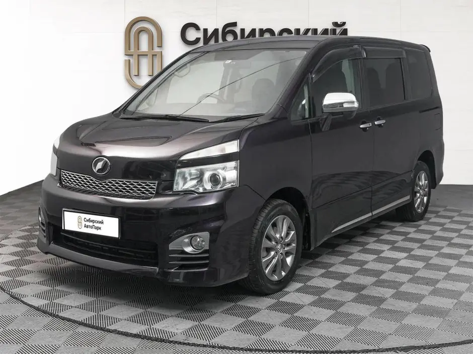 Toyota Voxy, 2012 г.