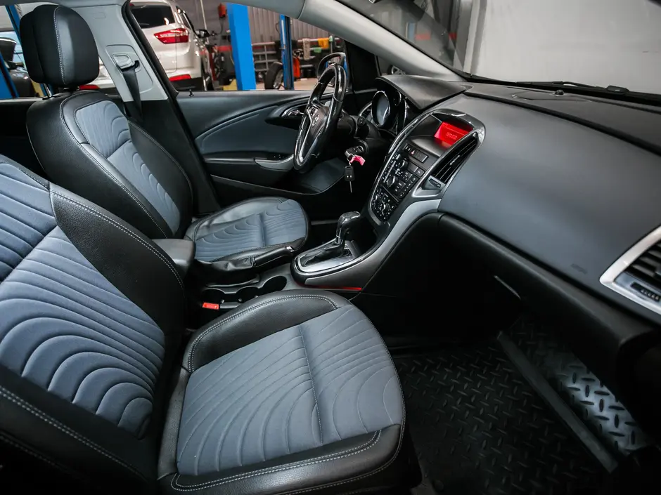 «Авто на Неве»