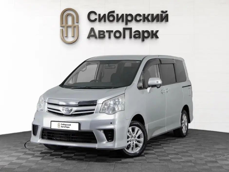 Toyota Noah, 2013 г.