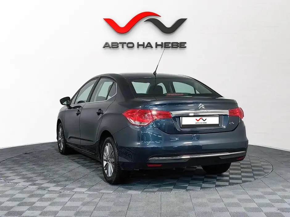 «Авто на Неве»