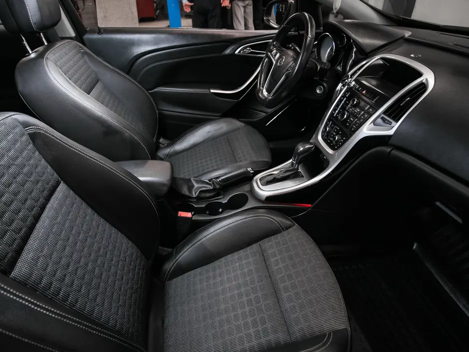 «Авто на Неве»