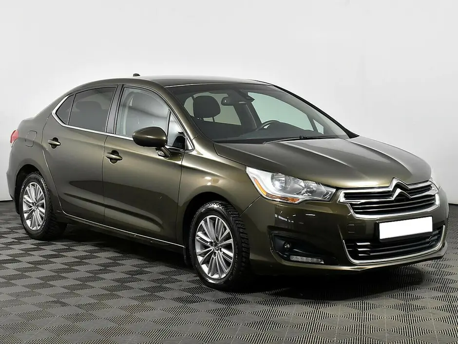 «Авто на Неве»