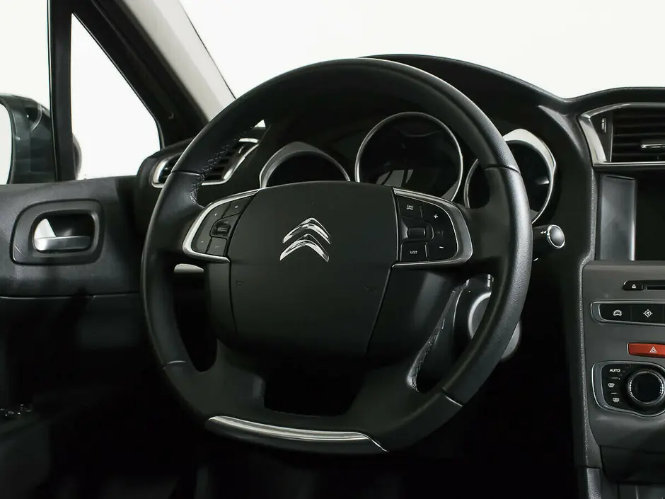 «Авто на Неве»