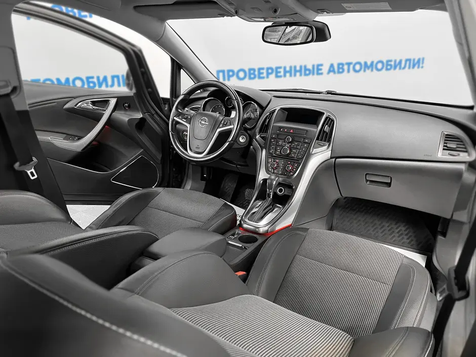 «Авто на Неве»