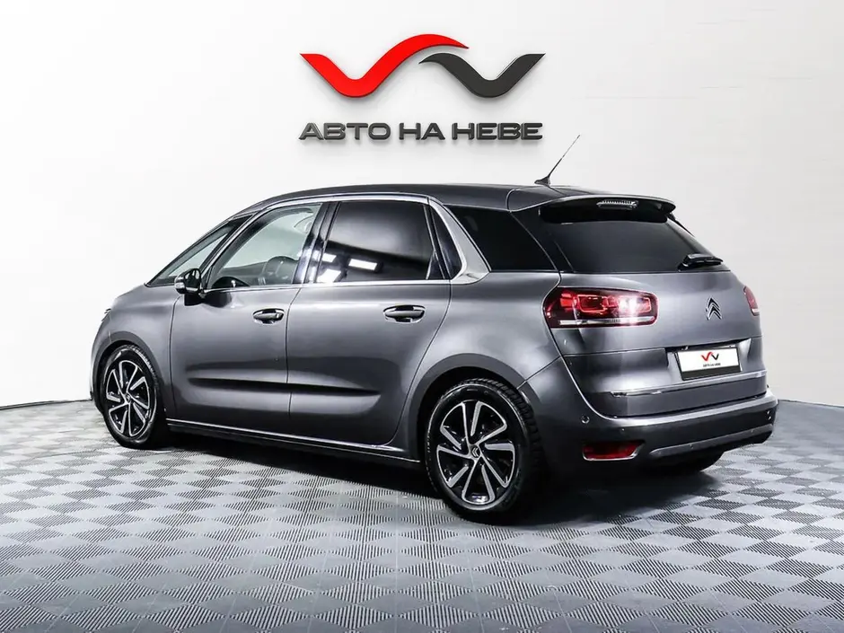 «Авто на Неве»