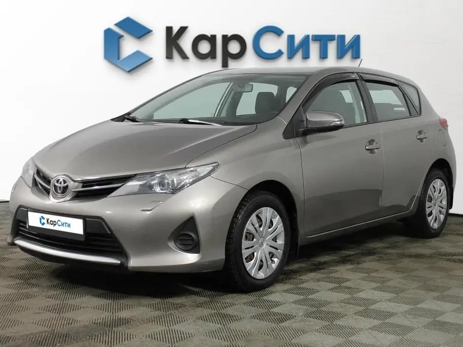 Toyota Auris, 2012 г.