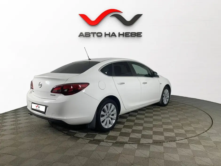 «Авто на Неве»