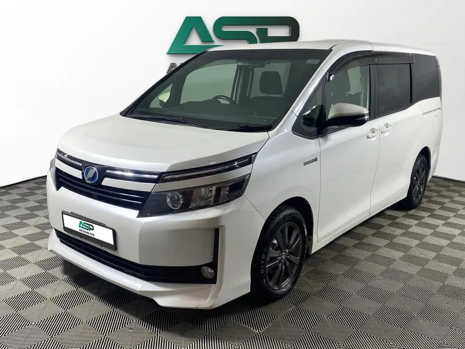 Toyota Voxy, 2014 г.