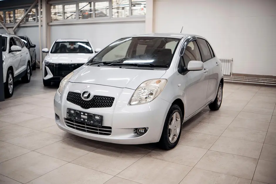 Toyota Vitz, 2005 г.