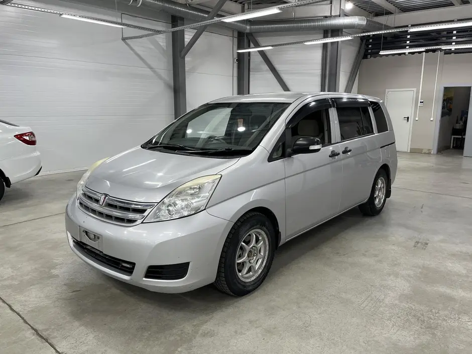 Toyota ISis, 2011 г.