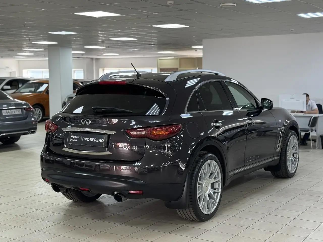 Infiniti QX70