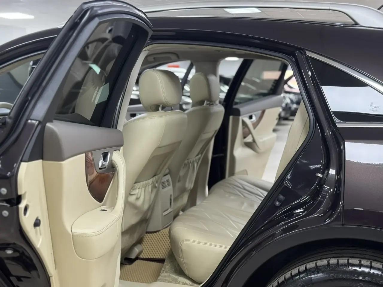 Infiniti QX70