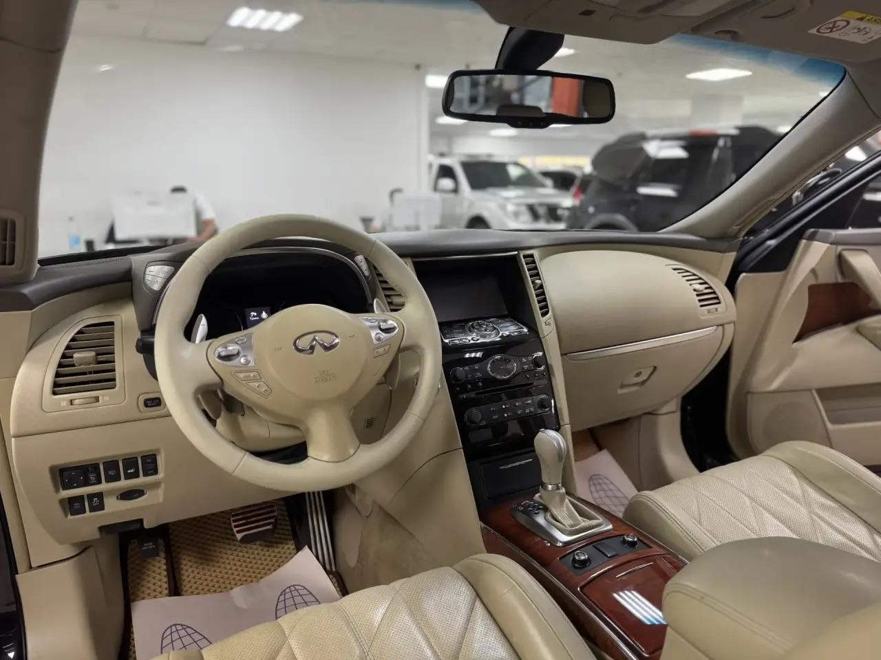 Infiniti QX70