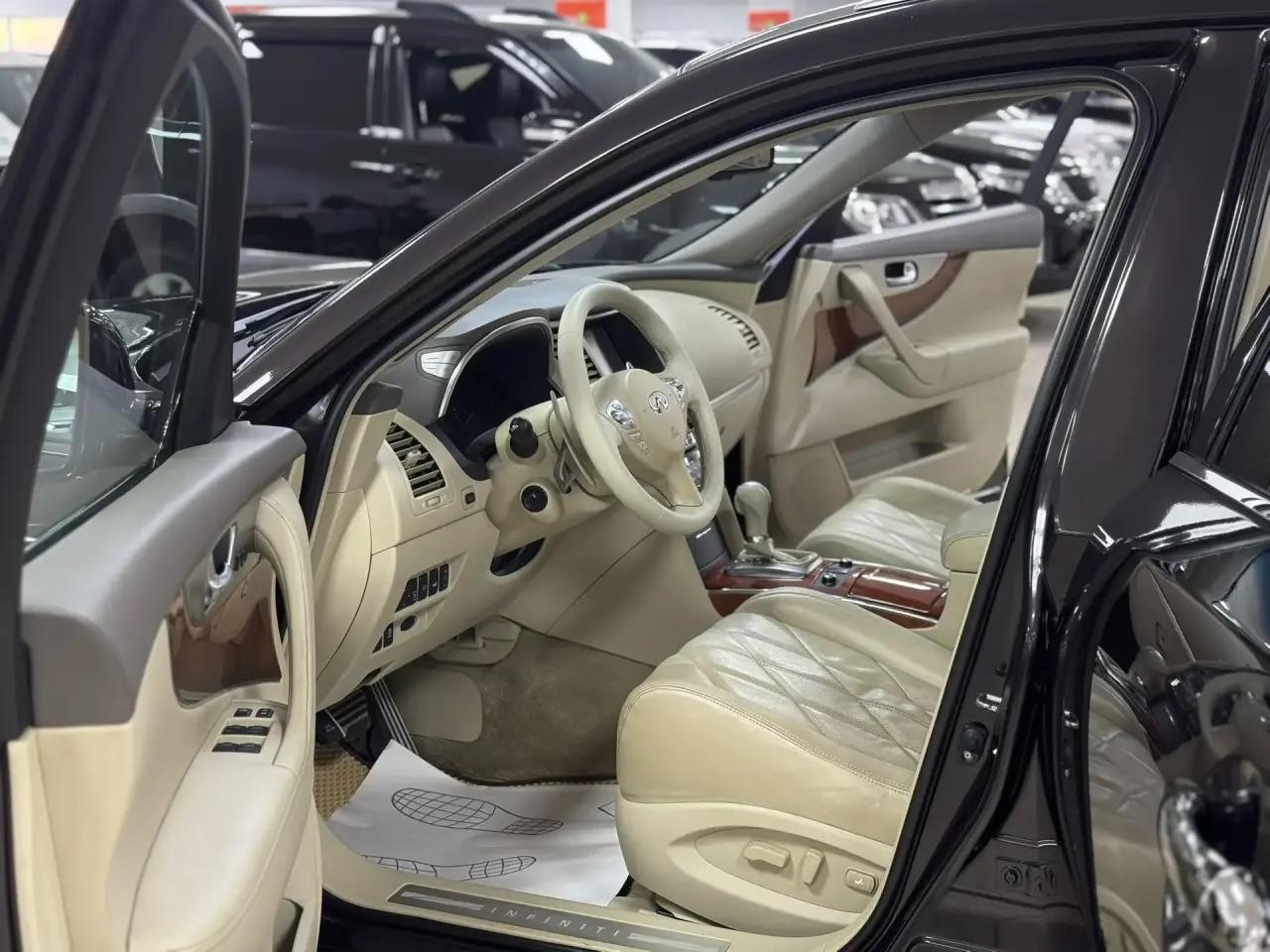 Infiniti QX70