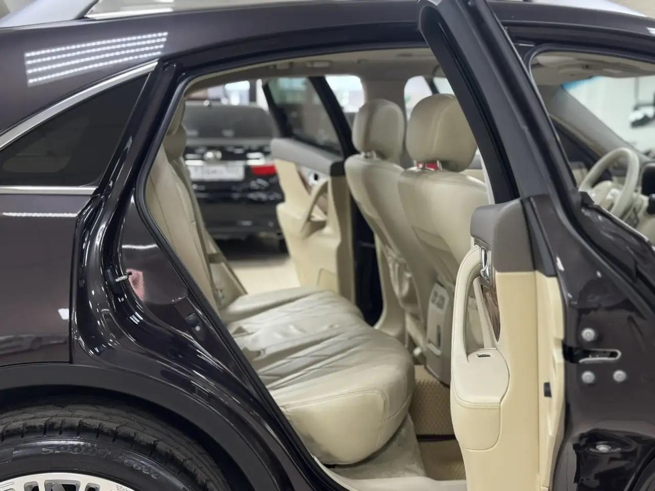 Infiniti QX70