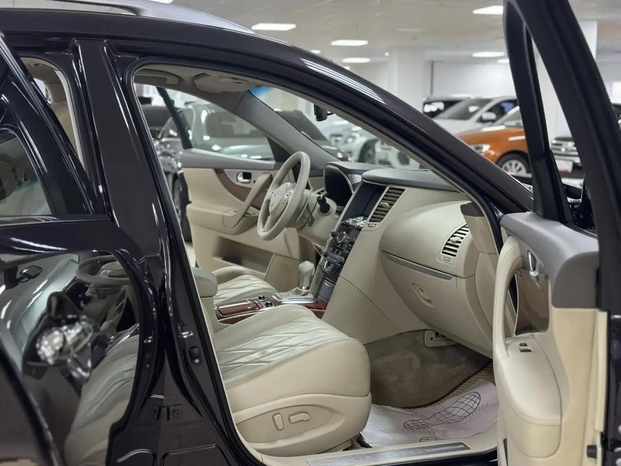 Infiniti QX70