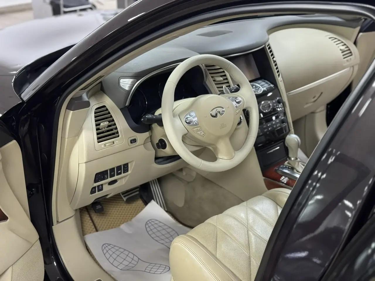 Infiniti QX70