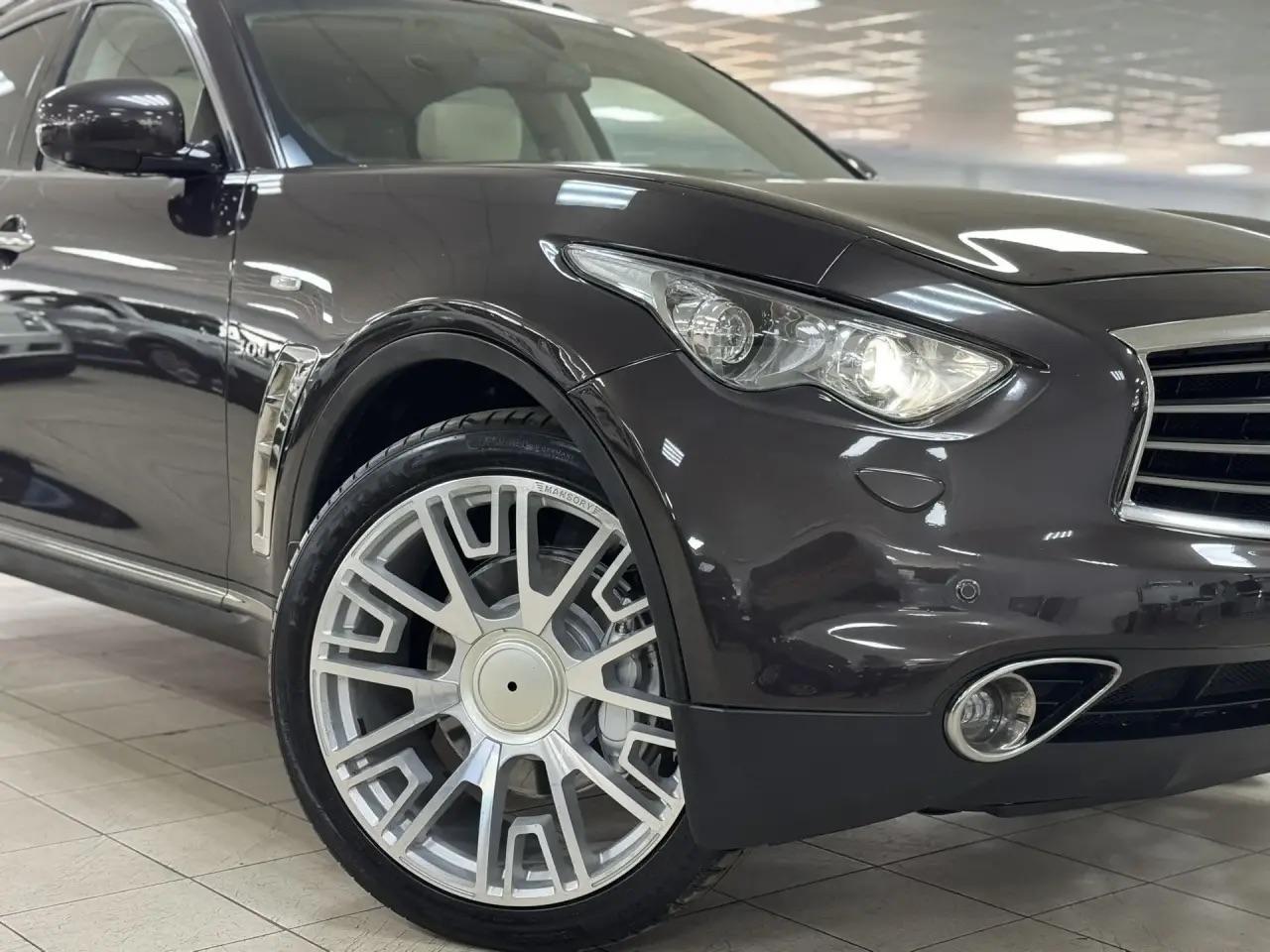 Infiniti QX70