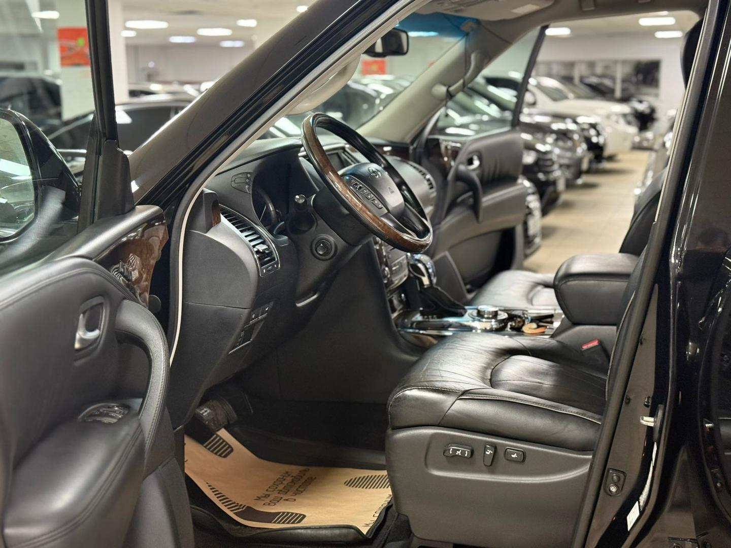 Infiniti QX56