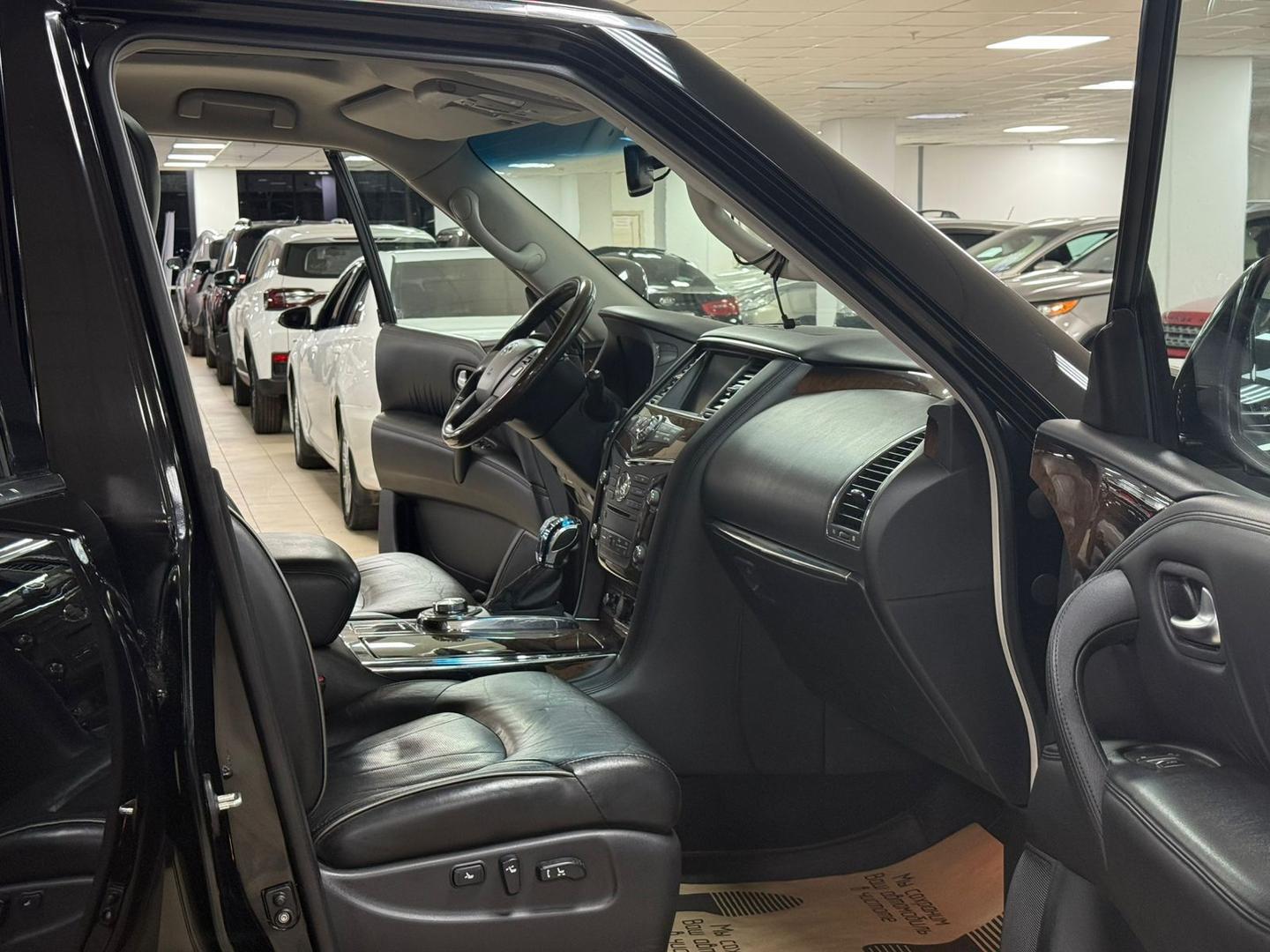 Infiniti QX56
