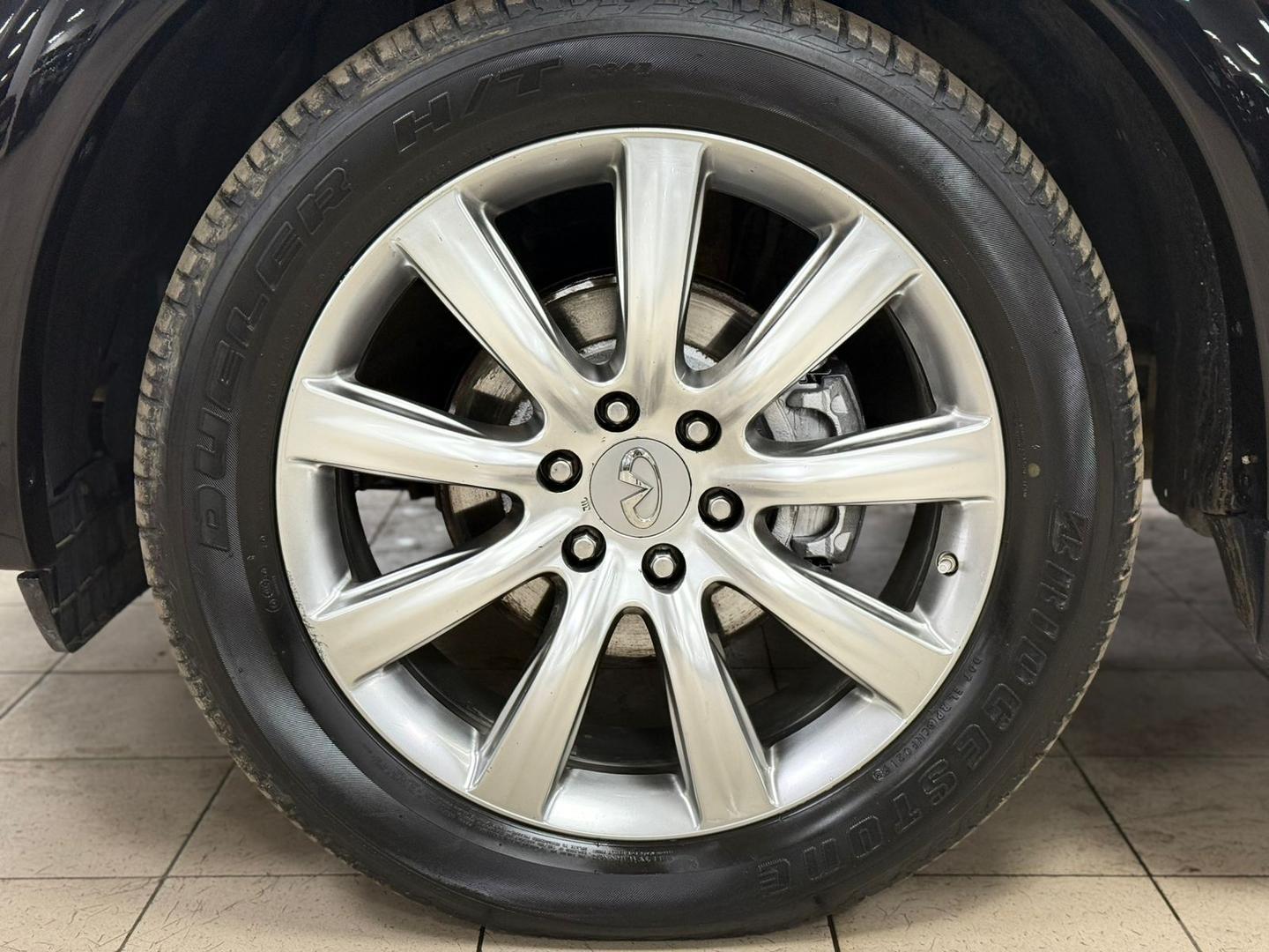 Infiniti QX56