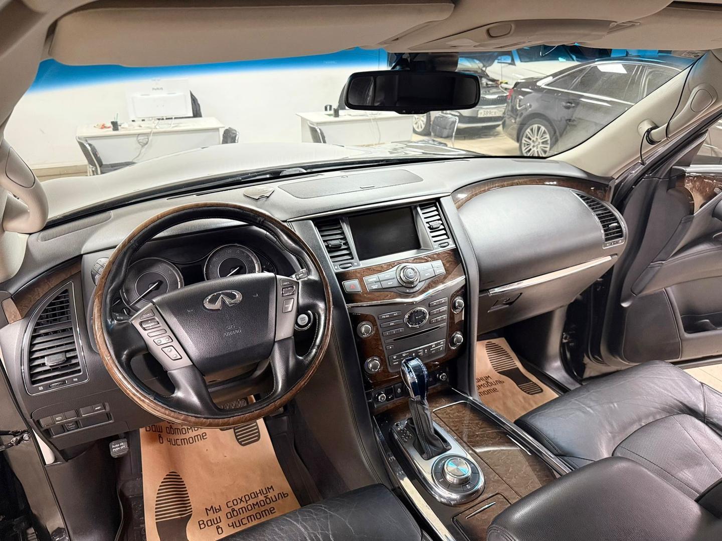 Infiniti QX56