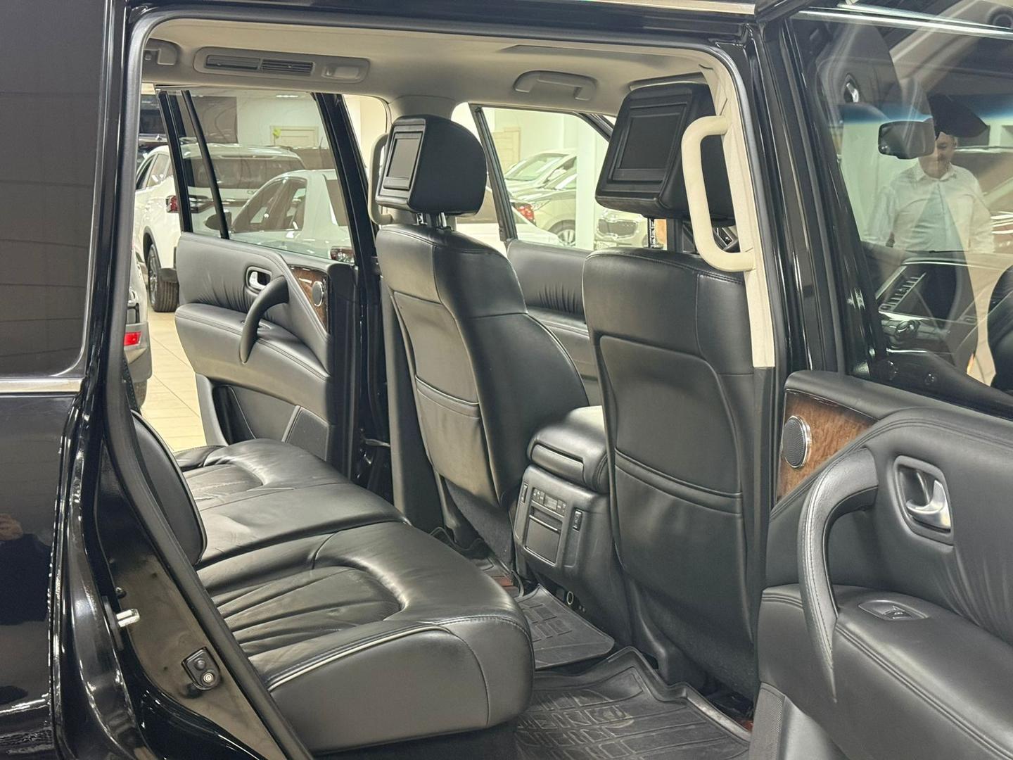 Infiniti QX56