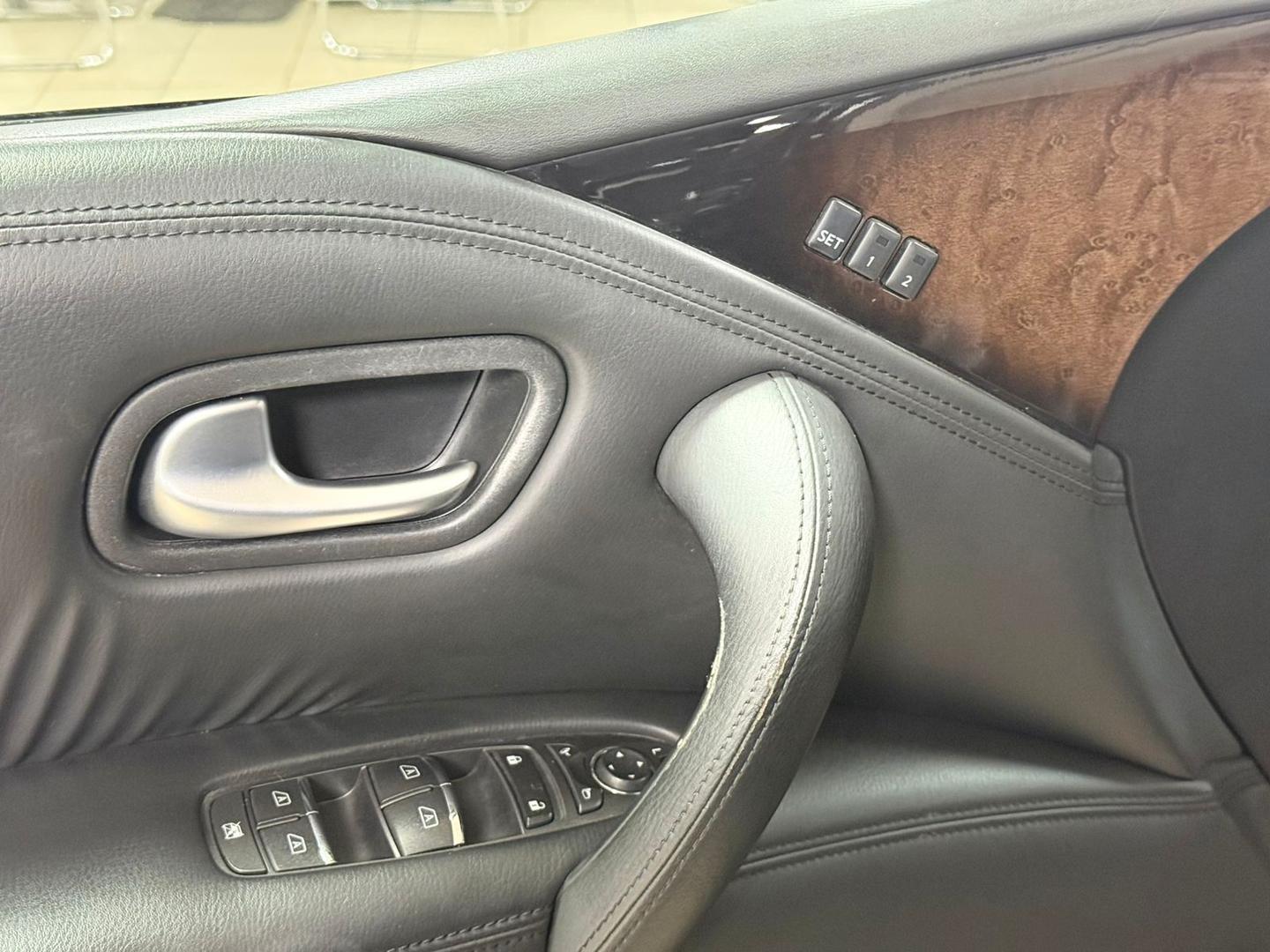 Infiniti QX56