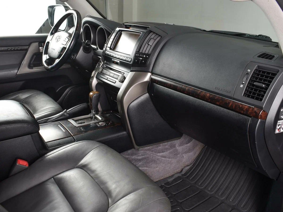 Toyota Land Cruiser, 2011