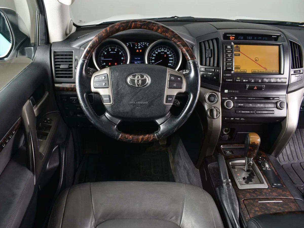Toyota Land Cruiser, 2011