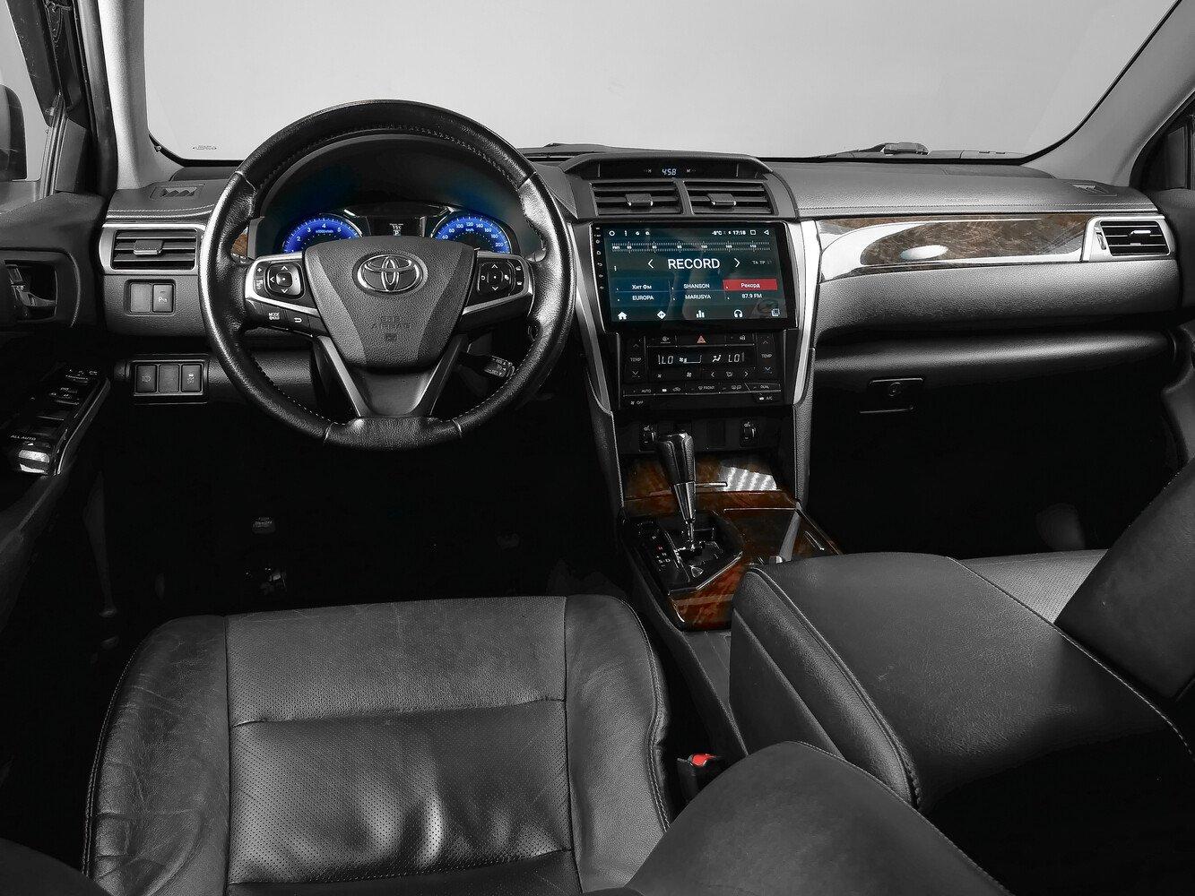 Toyota Camry, 2016
