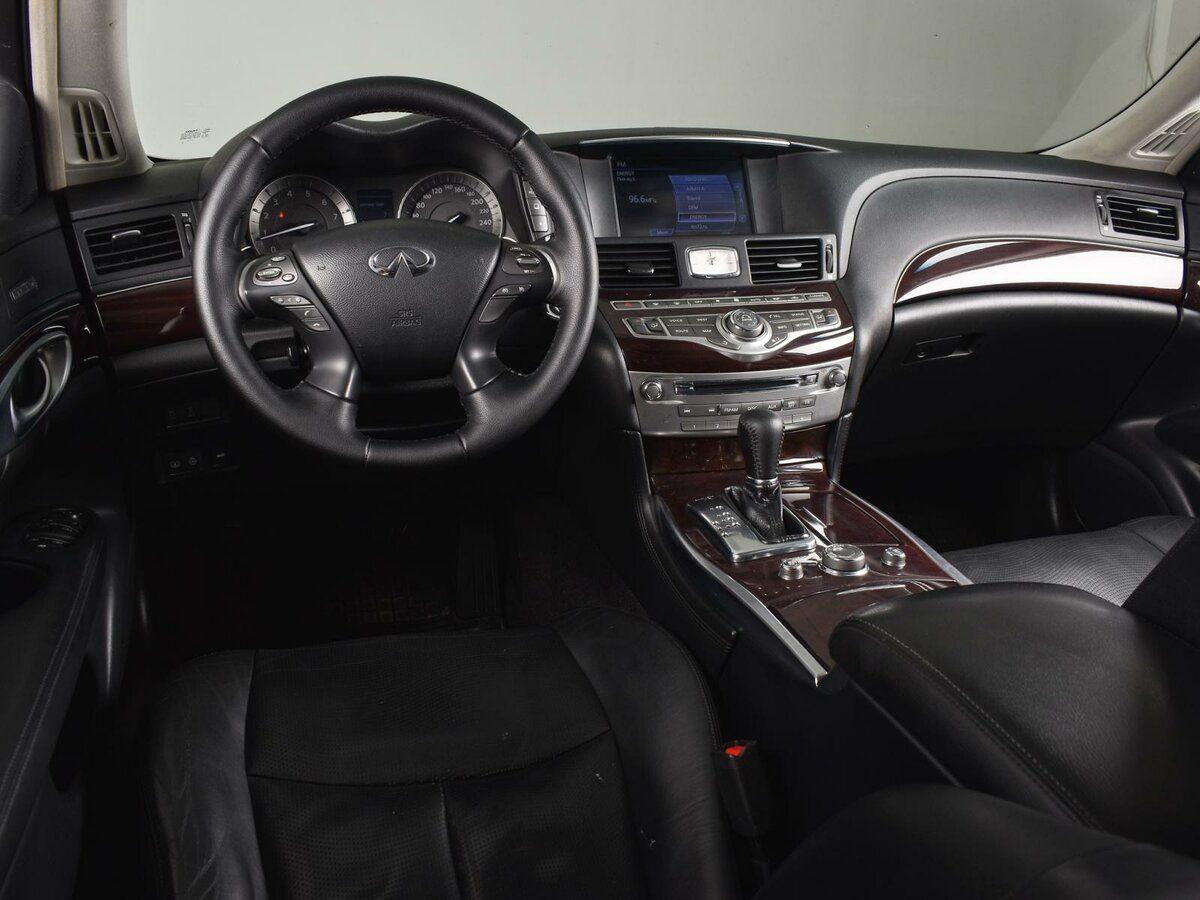Infiniti M, 2012