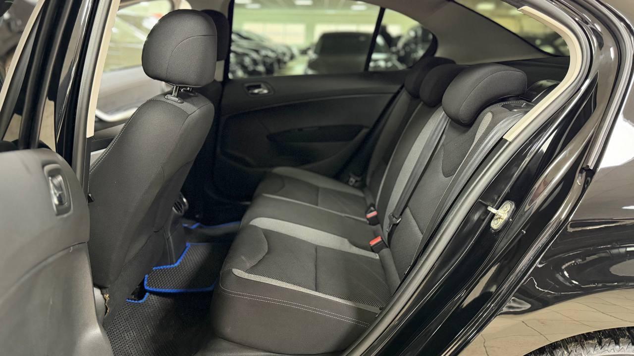 Peugeot 408