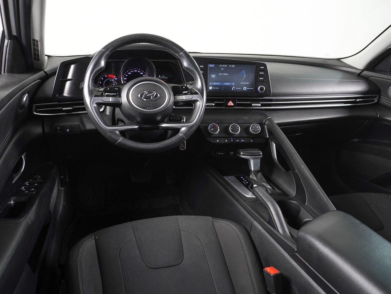 Hyundai Elantra, 2023