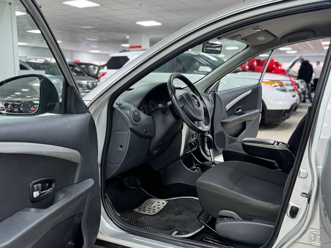 Nissan Almera