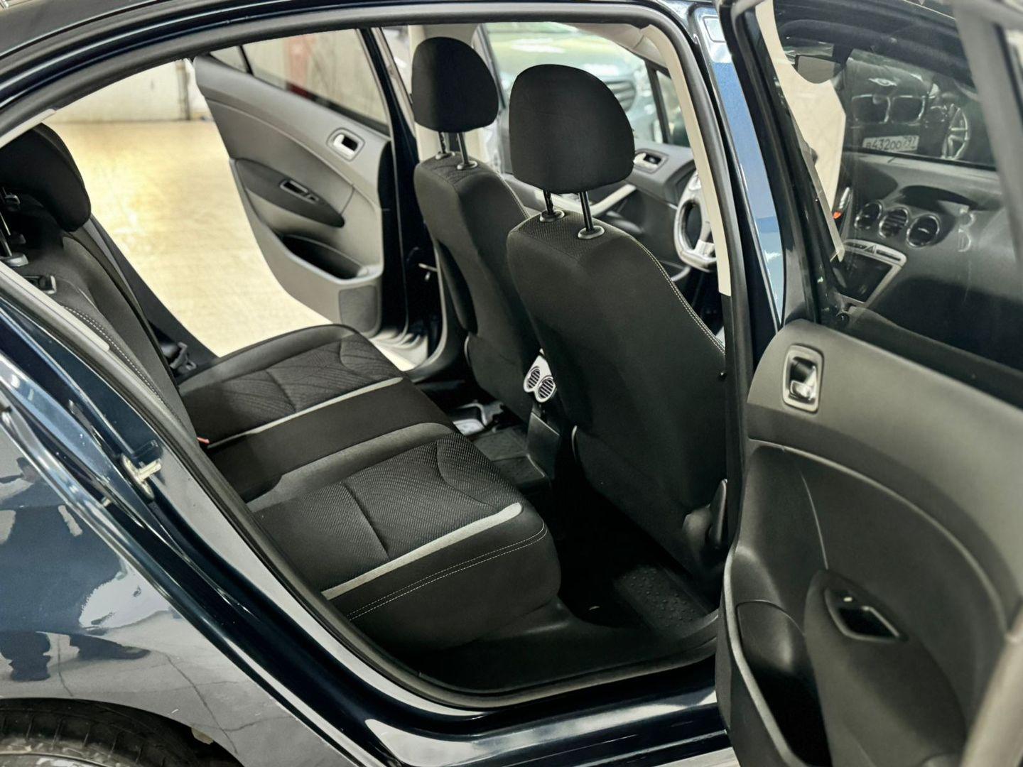 Peugeot 408