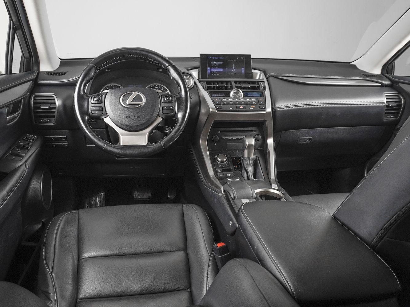 Lexus NX, 2017