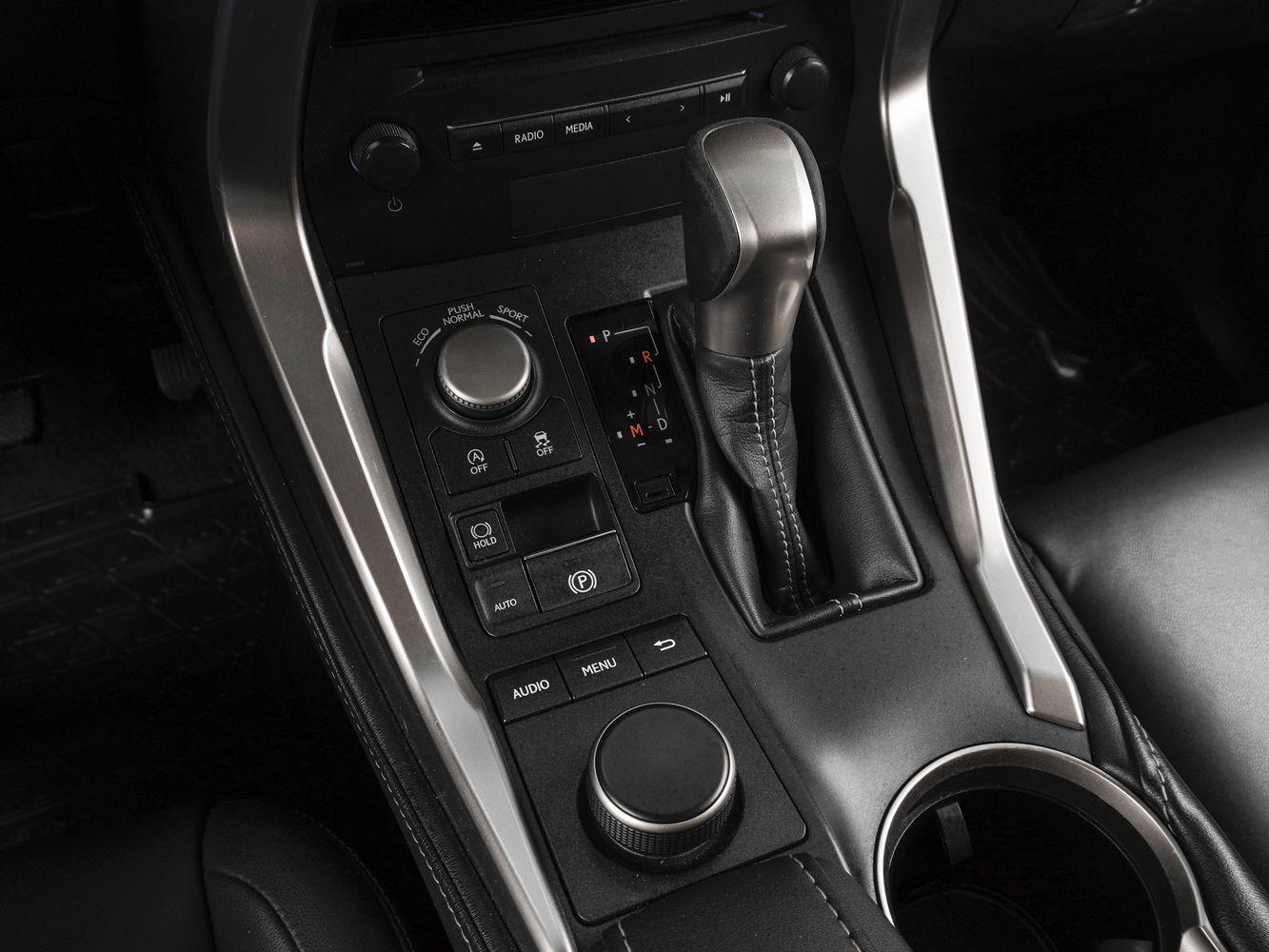Lexus NX, 2017