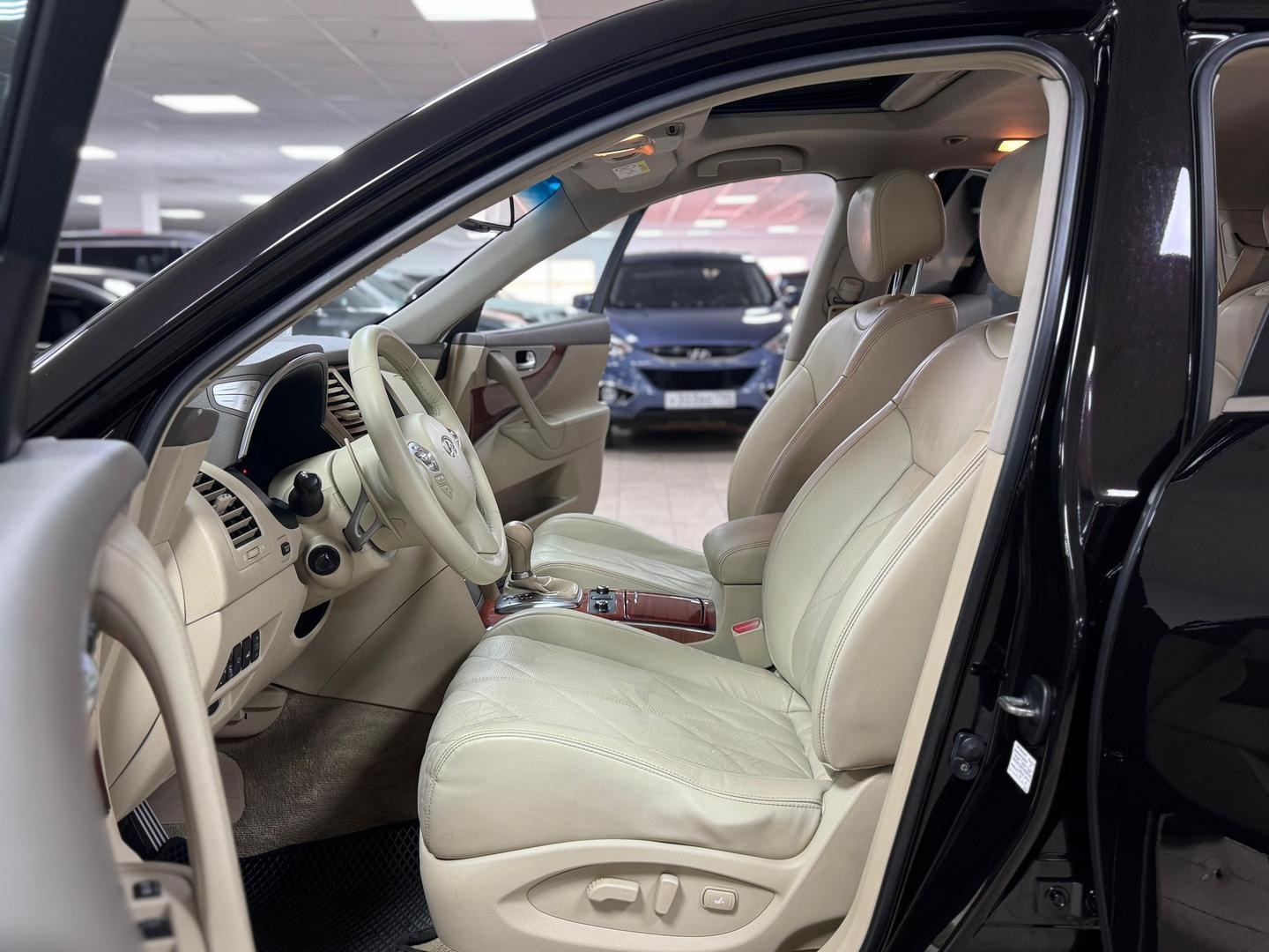 Infiniti QX70