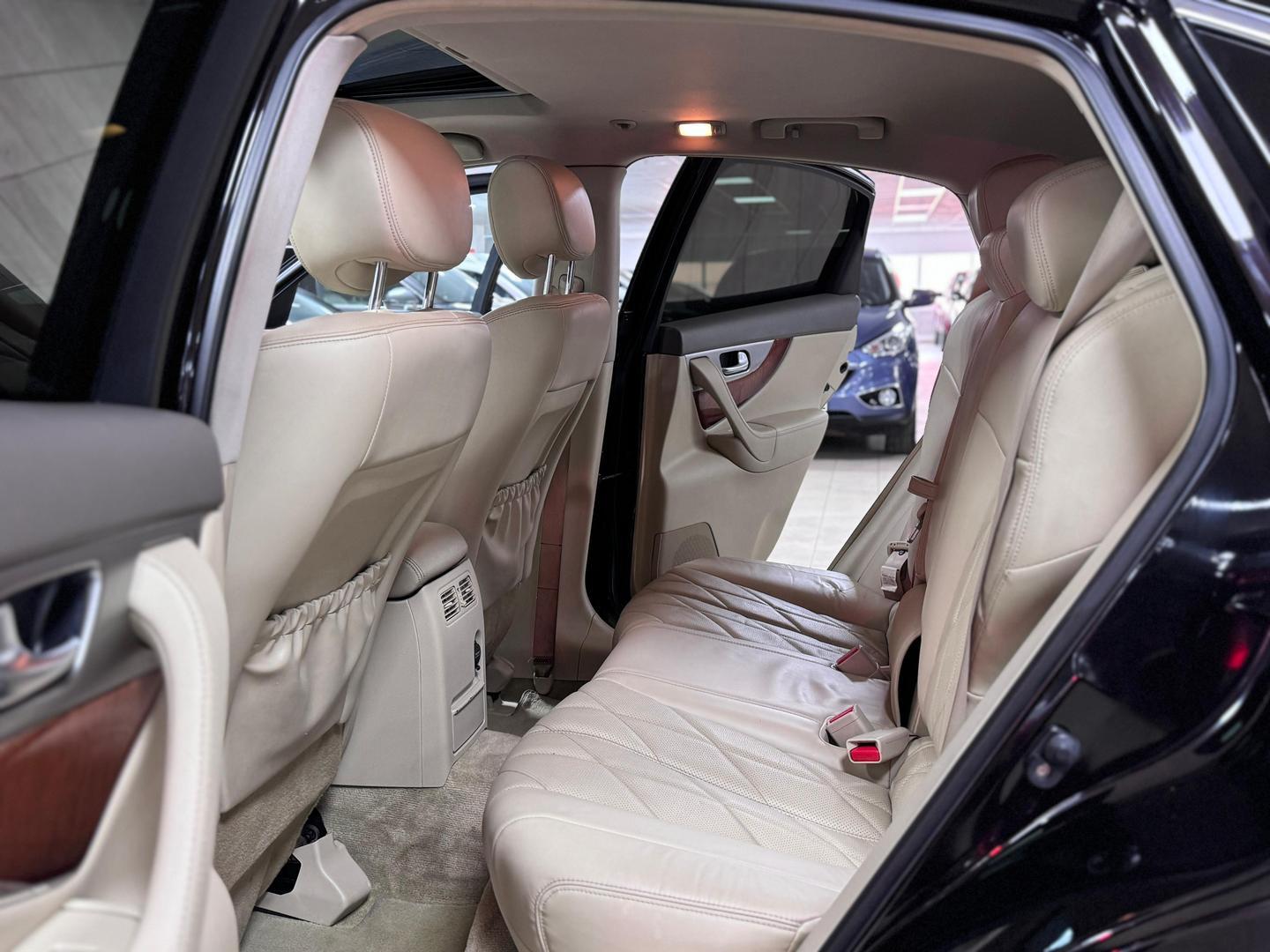Infiniti QX70