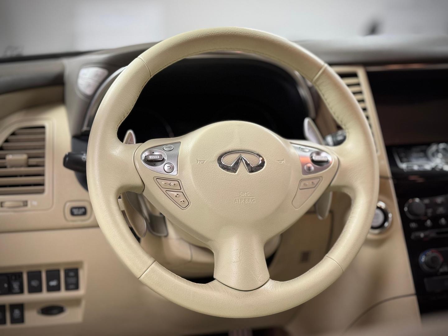 Infiniti QX70