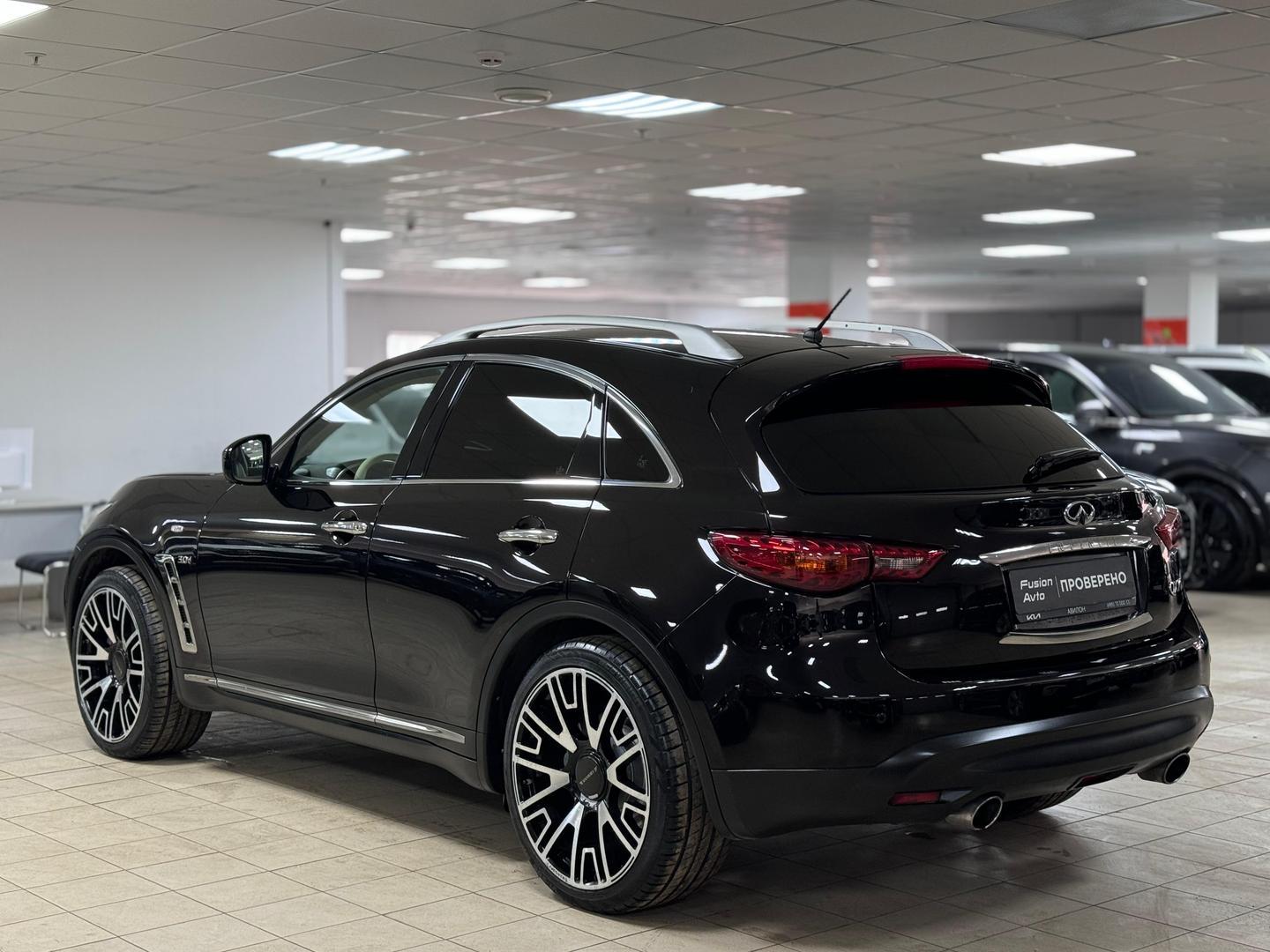 Infiniti QX70