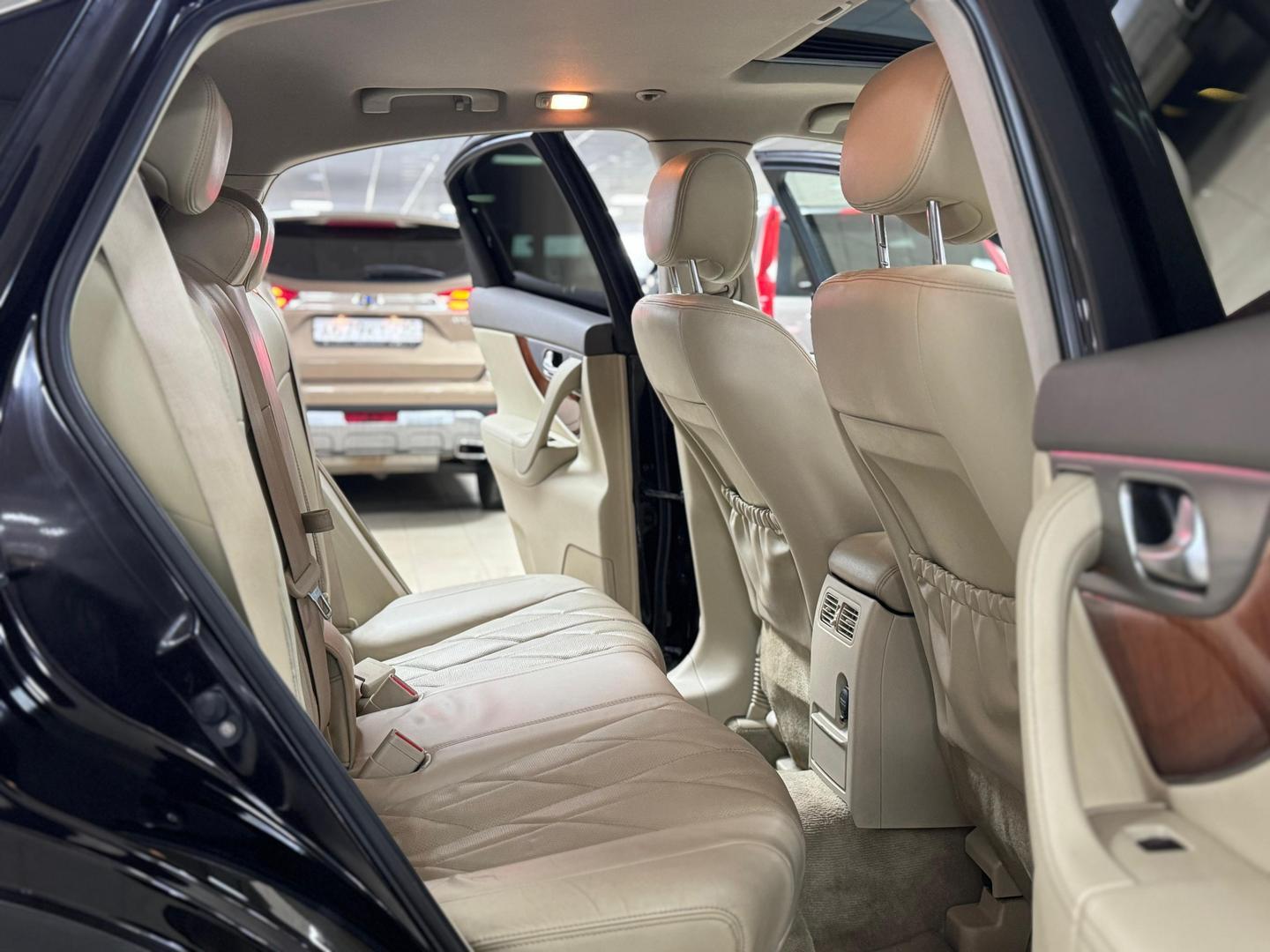 Infiniti QX70