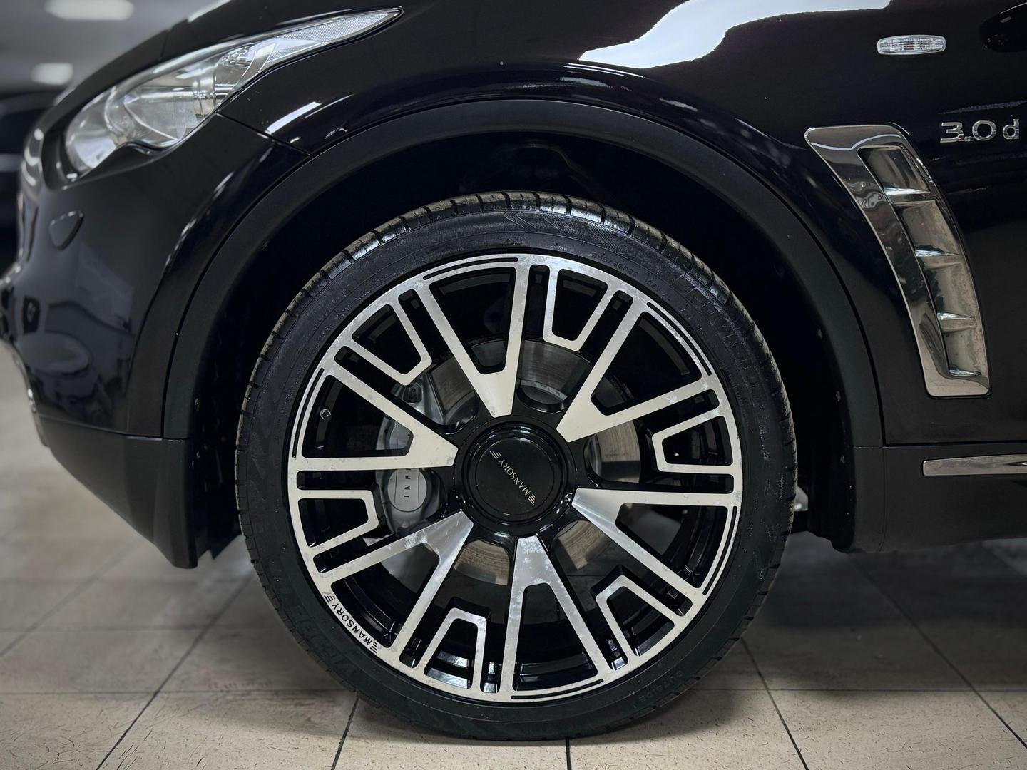 Infiniti QX70
