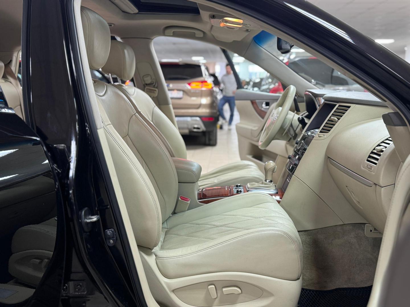 Infiniti QX70
