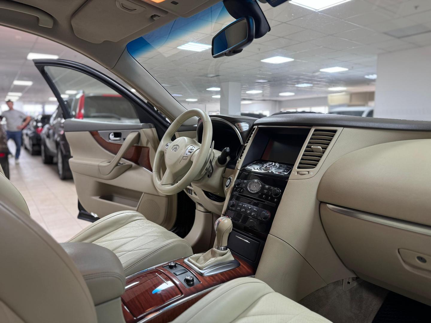 Infiniti QX70