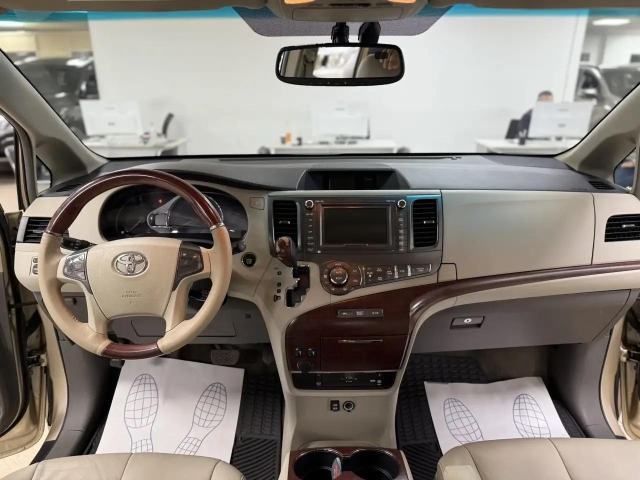 Toyota Sienna