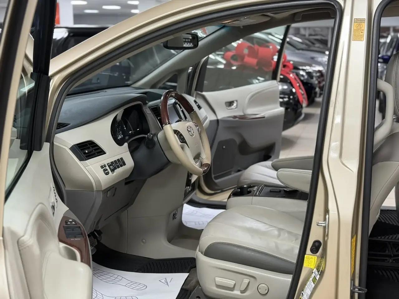 Toyota Sienna